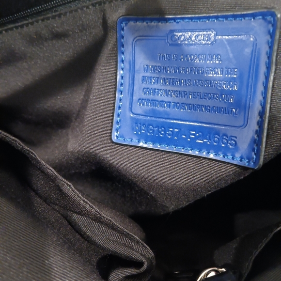 SIGNATURE STRIPE WOOL STRIPE NORTH/SOUTH TOTE (COACH F24665) - Picture 5 of 6